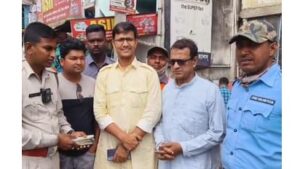 Integrity at Its Best! Bengal Traffic Warden Returns Found ₹1 Lakh to Rightful Owner