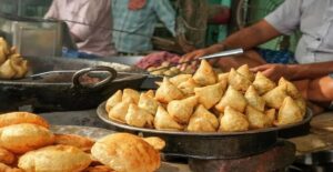 Samosa Brawl Turns Bloody! Man Bites Off Customer’s Finger Over Minor Dispute