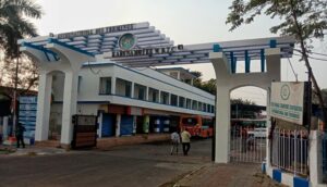 Bloodbath at Karunamoyee! Long-Distance Bus Crushes Helper to Death in Horrific Terminal Accident